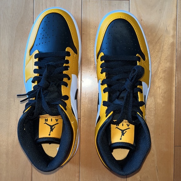 Air Jordan 1 Mid Shoes in TAXI/BLACK Combo 💛🖤 - Picture 6 of 14